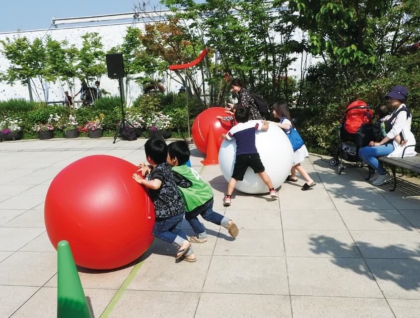 屋顶燕子森林广场